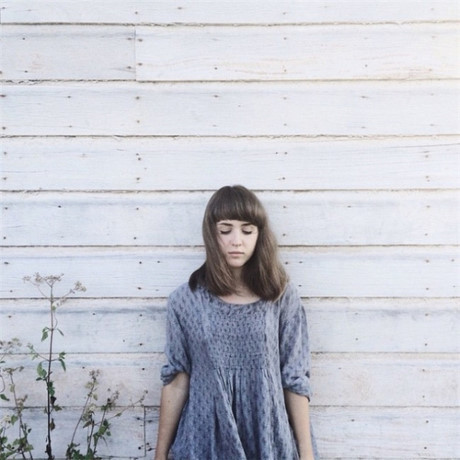 Bat ngo truoc dung nhan that cua co gai chuyen chup anh tu phia sau - Anh 13