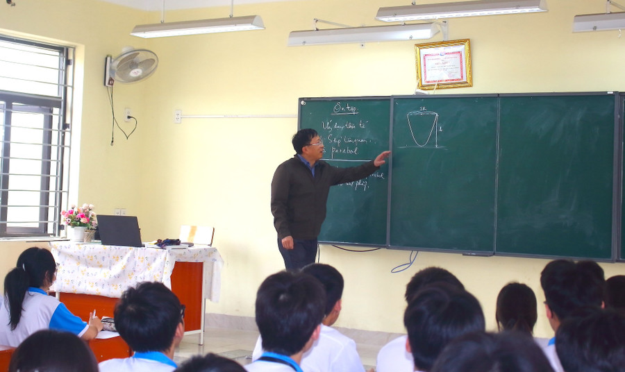 Thầy trò Trường THPT Bắc Đông Quan đang nỗ lực ôn thi tốt nghiệp THPT năm 2025. anh-2.jpg
