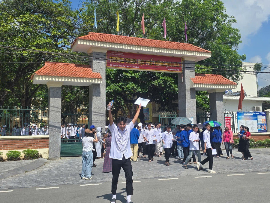 Nhiều thí sinh cho rằng đề Văn năm nay khá vừa sức. img-9372.jpg