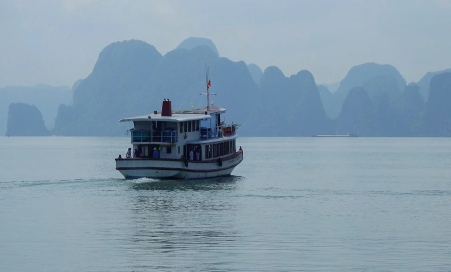 Tàu du lịch bị dừng hoạt động do để khách sử dụng sản phẩm từ nhựa dùng một lần