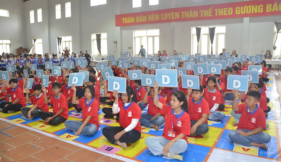 Học sinh Trường THCS Thái Phương (huyện Hưng Hà) tham gia hội thi “Rung chuông vàng” tìm hiểu kiến thức về phòng, chống tác hại của thuốc lá.