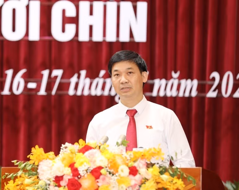 Ông Nguyễn Văn Công, tân Phó Chủ tịch UBND tỉnh Quảng Ninh phát biểu nhận nhiệm vụ. Ảnh: Đỗ Phương
