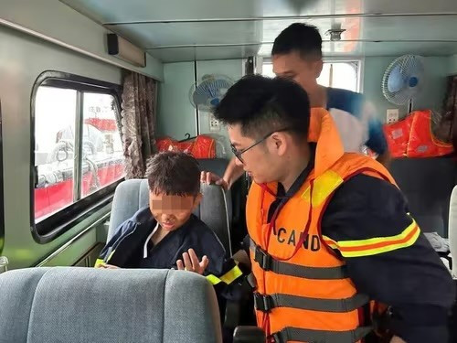 Cháu M. may mắn thoát nạn.