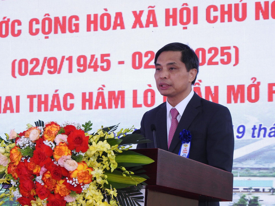 Ông Vũ Văn Diện, Phó Chủ tịch Thường trực UBND tỉnh Quảng phát biểu tại buổi lễ. anh-5.jpg