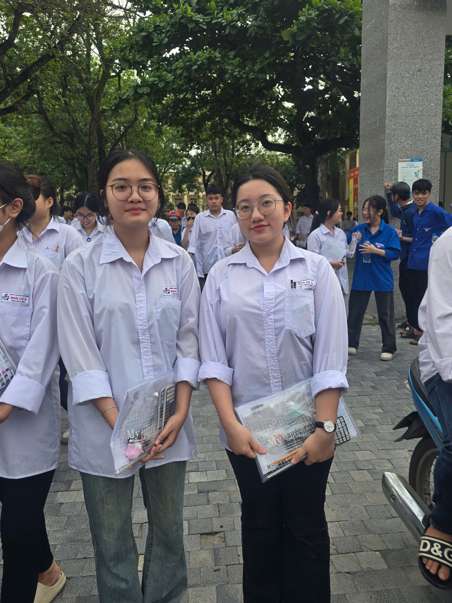 Thí sinh ở Ninh Bình rời phòng thi môn Toán. img-9398.jpg