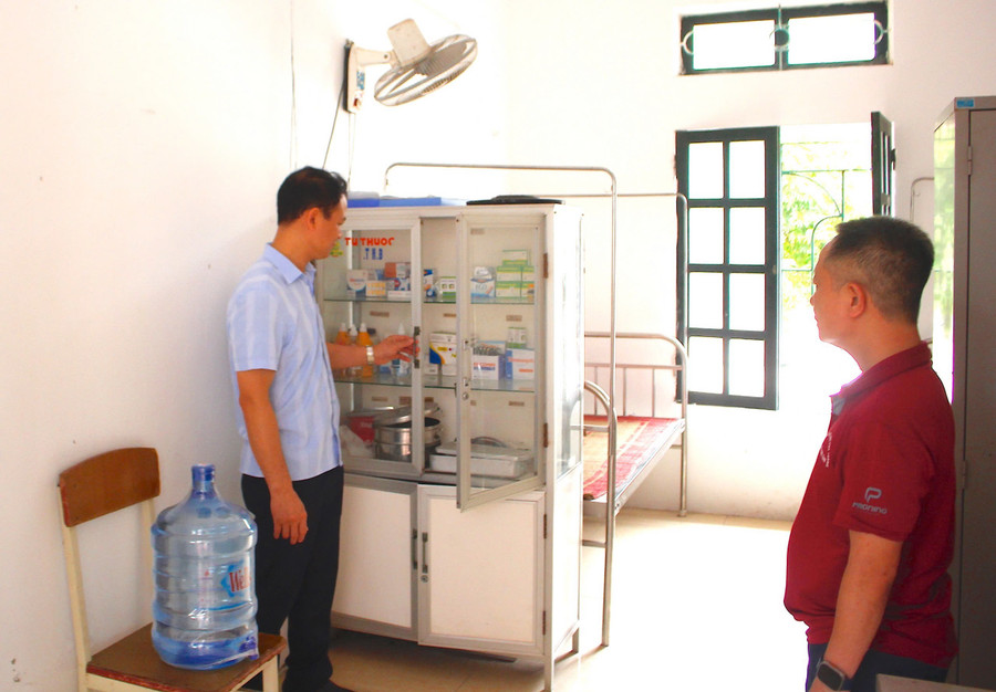 Hội đồng coi thi Trường THPT Nguyễn Đức Cảnh (TP Thái Bình) kiểm tra cơ sở vật chất tại phòng y tế. img-9117.jpg
