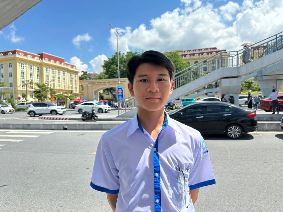 Em Lê Anh Tuấn Kiệt tự tin bước vào thi môn Toán. img-9366.jpg