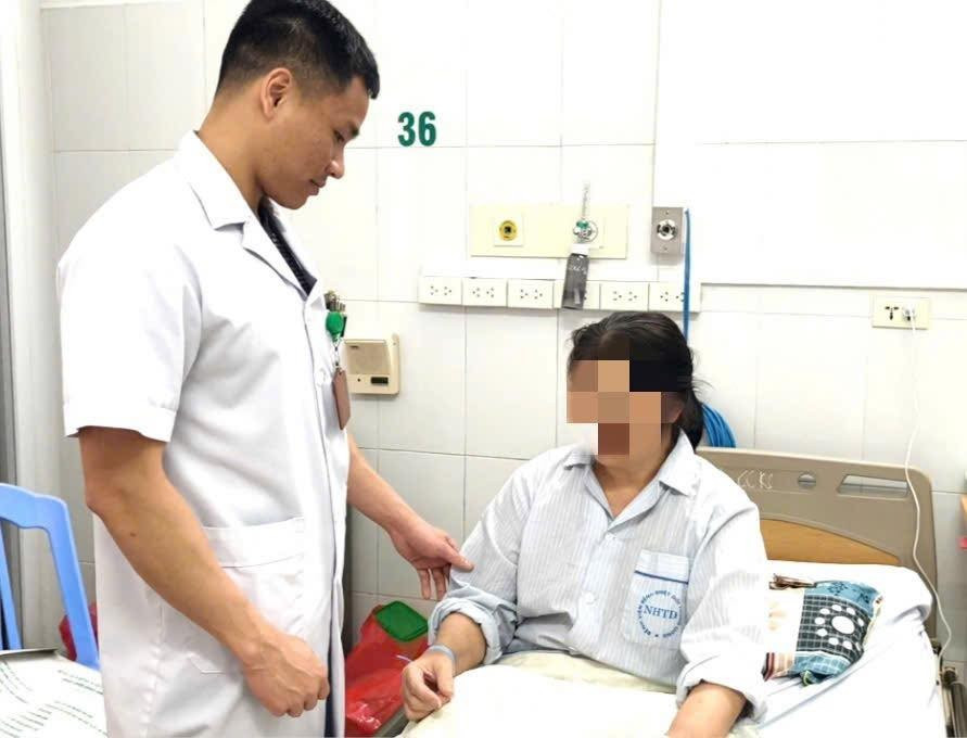 Bệnh nhân đã trải qua nhiều lần phẫu thuật trước khi được chẩn đoán mắc ung thư. Ảnh: BVCC. 