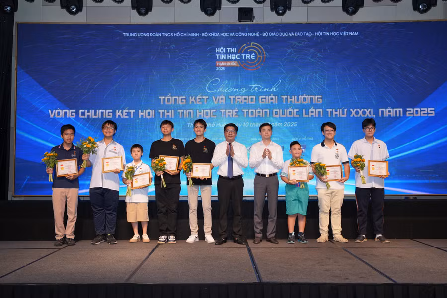 Các thí sinh tại Lễ tổng kết và trao giải thưởng Hội thi Tin học trẻ toàn quốc lần thứ 31.