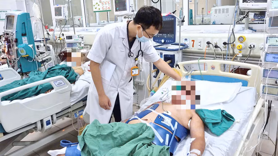 Bệnh nhân rơi vào tình trạng toan chuyển hóa nặng, kali máu cao và phải duy trì 2 vận mạch do sốc sau ngừng tuần hoàn. Ảnh: BVCC. 