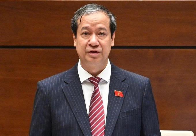 Bộ trưởng Bộ Giáo dục và Đào tạo Nguyễn Kim Sơn trả lời chất vấn sáng 20/6. 