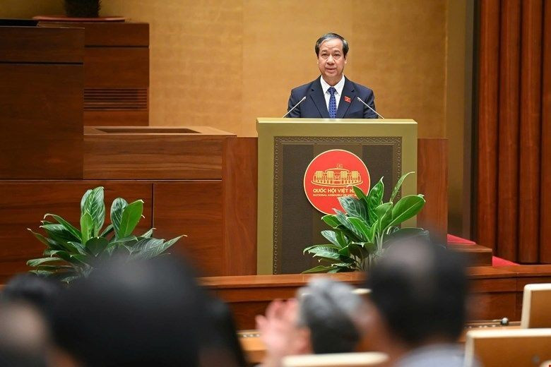 Bộ trưởng Bộ Giáo dục và Đào tạo Nguyễn Kim Sơn trả lời chất vấn tại phiên họp chiều 19/6.