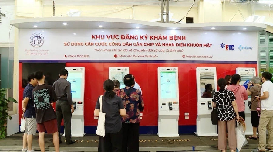 Hệ thống đăng ký khám bệnh nhận diện khuôn mặt Face ID tại Bệnh viện Đa khoa Xanh Pôn (Hà Nội). 