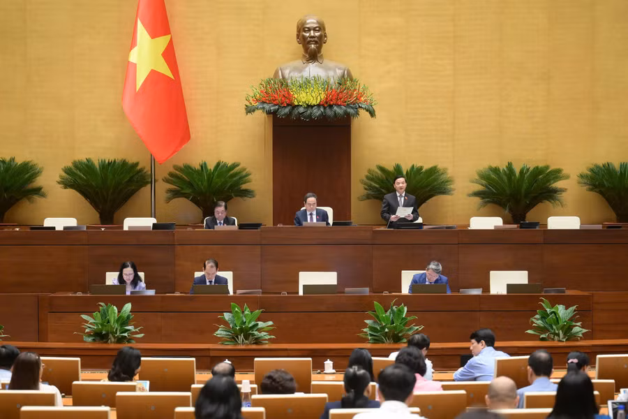 Phó Chủ tịch Quốc hội Nguyễn Khắc Định điều hành nội dung phiên thảo luận ngày 23/6. 