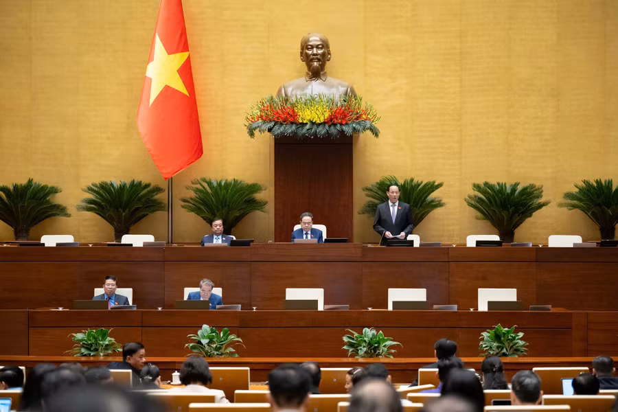 Trước đó, ngày 24/10, trong phiên họp buổi sáng, Quốc hội họp phiên toàn thể tại Hội trường.