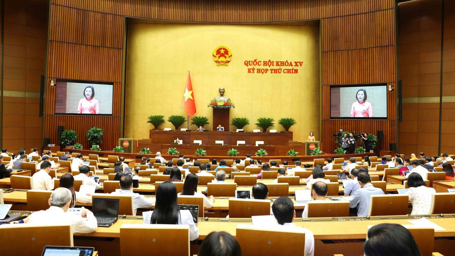 Toàn cảnh phiên họp sáng 12/5. 