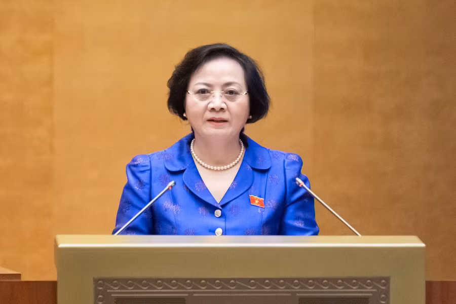 Bộ trưởng Bộ Nội vụ Phạm Thị Thanh Trà trình bày Tờ trình về việc sắp xếp đơn vị hành chính cấp tỉnh năm 2025.