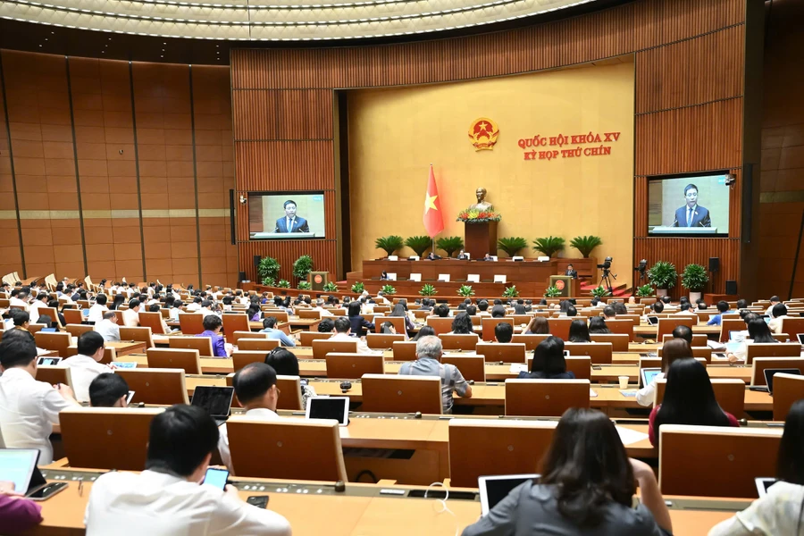 Toàn cảnh phiên làm việc sáng 11/6. 