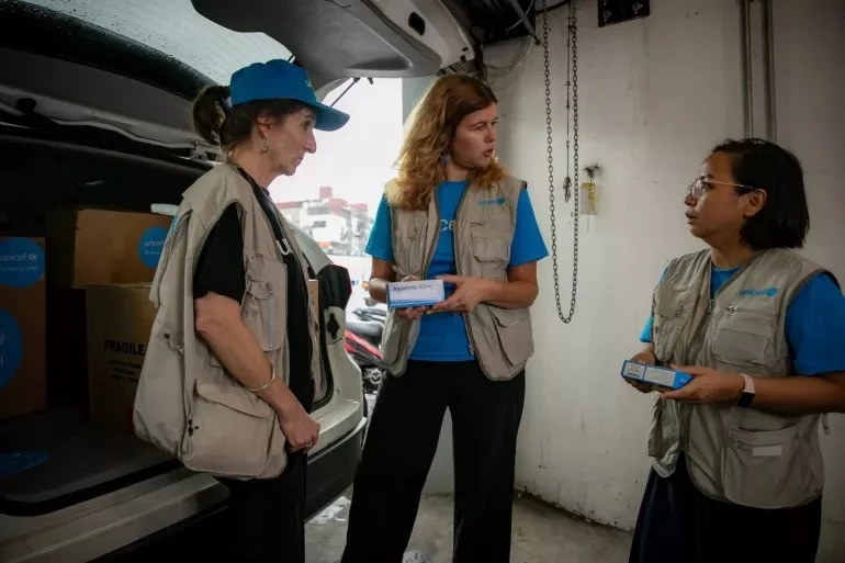 UNICEF cam kết hỗ trợ khẩn cấp và bền vững cho Chính phủ Việt Nam để đảm bảo trẻ em và các gia đình tiếp cận các dịch vụ thiết yếu. Ảnh: UNICEF. 