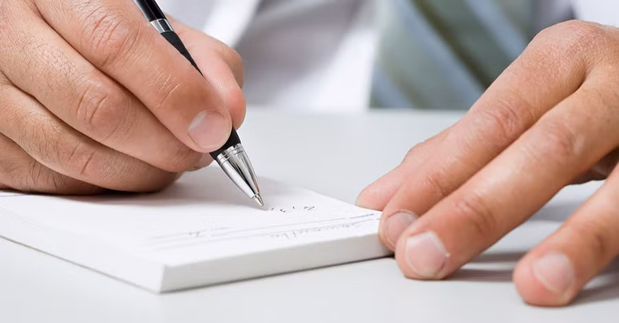 Thông tư yêu cầu bổ sung một số trường thông tin bắt buộc trong đơn thuốc. Ảnh minh hoạ. 