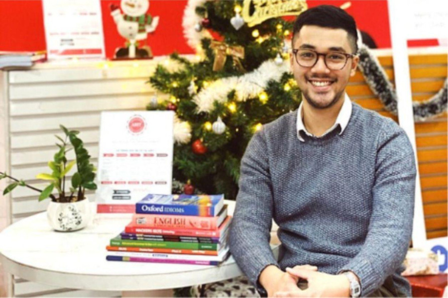 CEO trẻ tốt nghiệp chuyên ngành Marketing - Quảng Cáo tại Đại học thành phố Birmingham (Birmingham City University). 