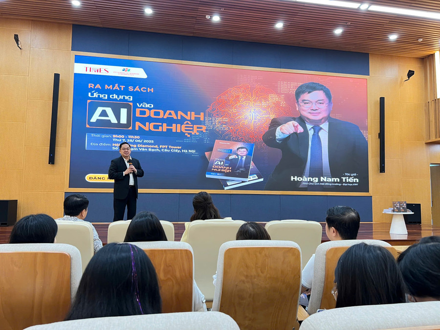 Thông điệp nổi bật xuyên suốt cuốn sách là lời nhắc tỉnh táo: AI không thay thế bạn, nhưng người biết dùng AI sẽ làm điều đó. sach2.jpg