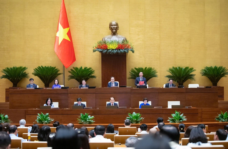 Phó Chủ tịch Quốc hội Nguyễn Khắc Định điều hành phiên họp sáng 14/5.