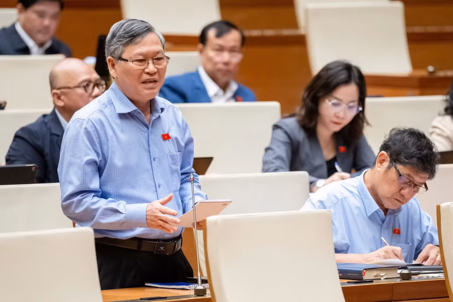 Đại biểu Tô Văn Tám – Đoàn ĐBQH tỉnh Kon Tum. 