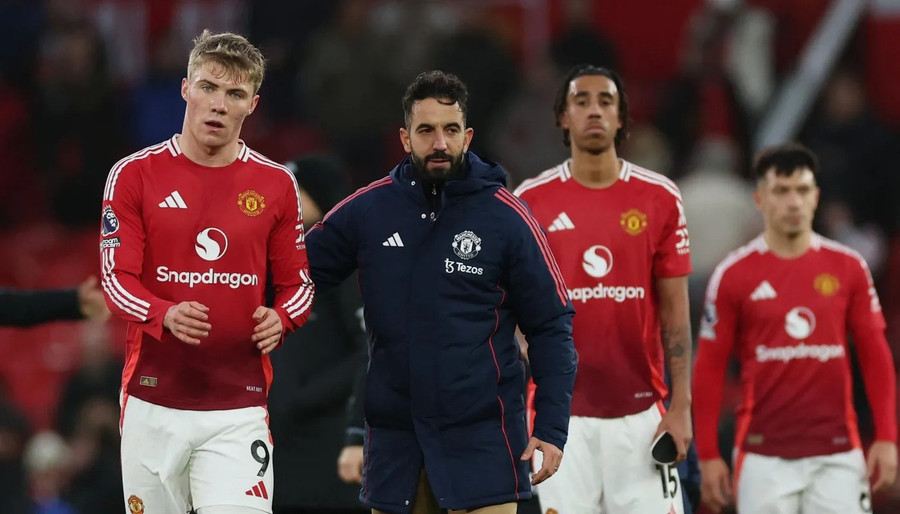 Man United đang có mùa giải Premier League tồi tệ nhất kể từ năm 1974.( Ảnh: Internet). 2024-12-22t155725z-989815175-up1ekcm18bncv-rtrmadp-3-soccer-england-mun-bou-report.jpg