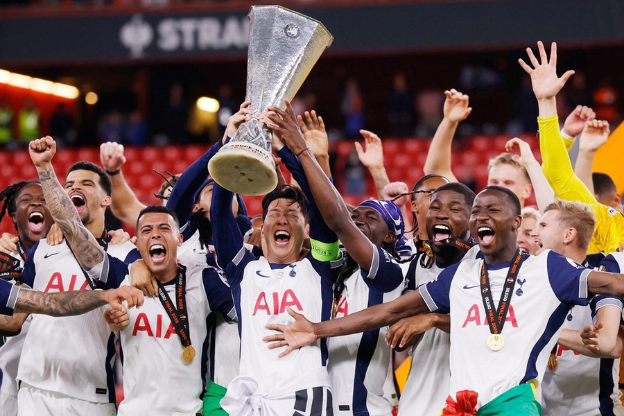 Danh hiệu đầu tiên của Spurs sau 17 năm dài chờ đợi