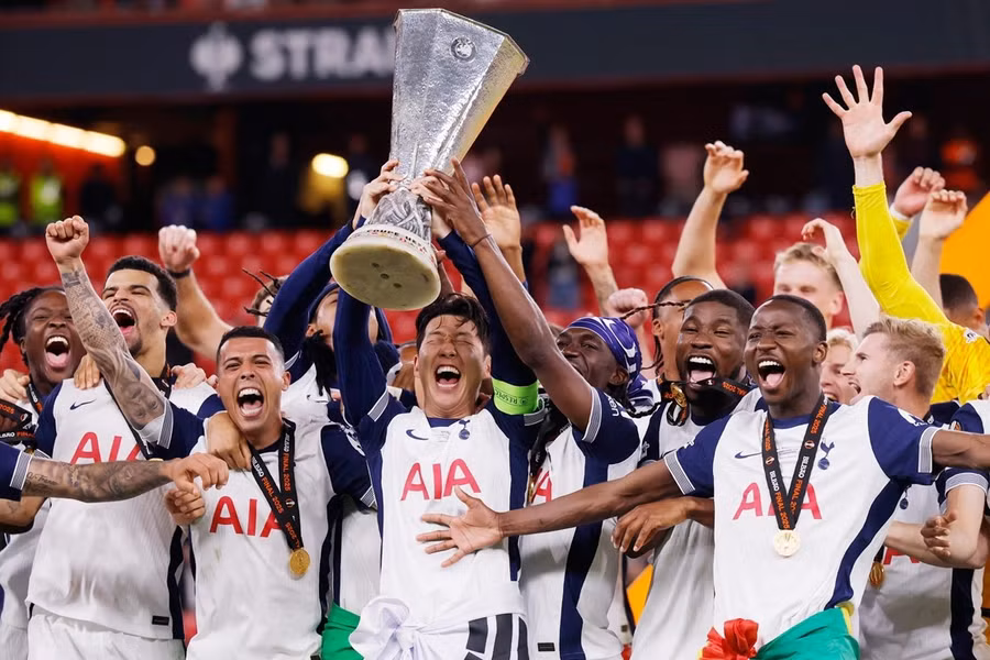 Danh hiệu đầu tiên của Spurs sau 17 năm dài chờ đợi