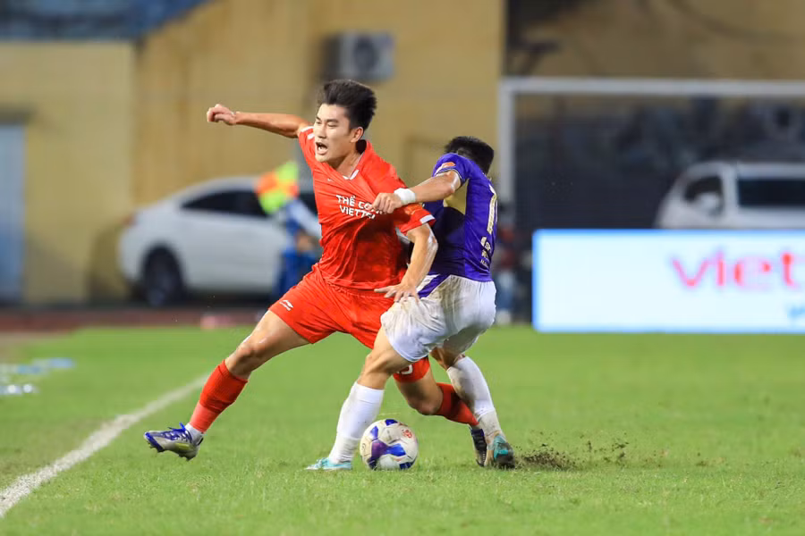 Trận Thể Công – Viettel (bên trái) thắng Hà Nội FC 1-0, vòng 14 ngày 1/3. Ảnh: VPF.
