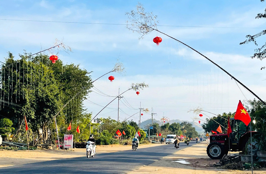 Người dân dựng cây nêu ngày Tết để gìn giữ văn hóa truyền thống từ xa xưa.