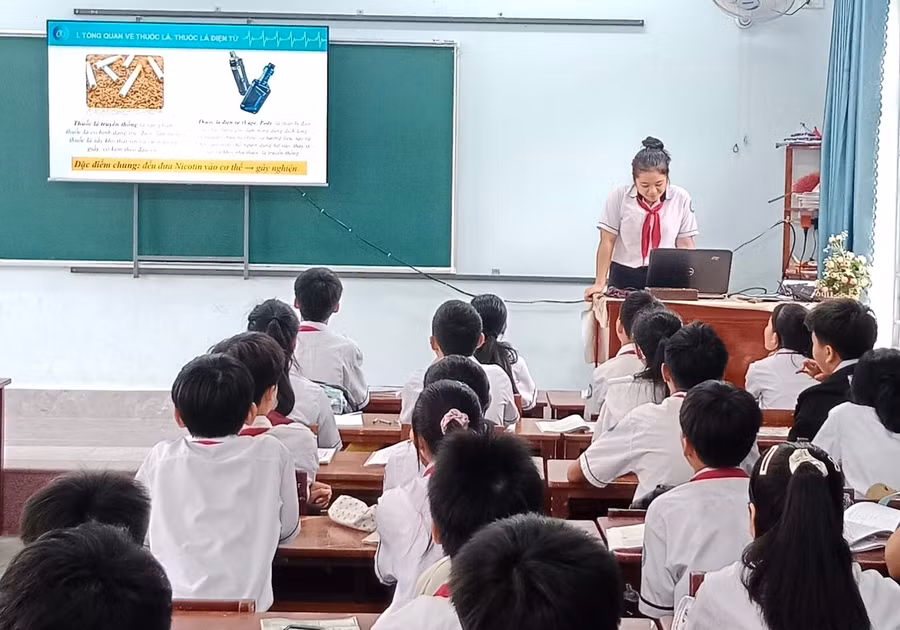 Học sinh Trường THCS Ân Đức chủ động phòng chống tác hại của thuốc lá, thuốc lá điện tử.