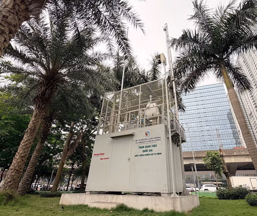 Một trạm quan trắc môi trường đặt tại công viên Thanh Xuân (Hà Nội).