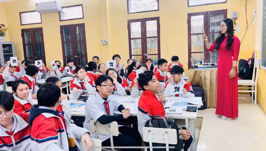 Ứng dụng công nghệ thông tin trong kiểm tra đánh giá tại Trường THCS Trần Bích San. Ảnh: NTCC