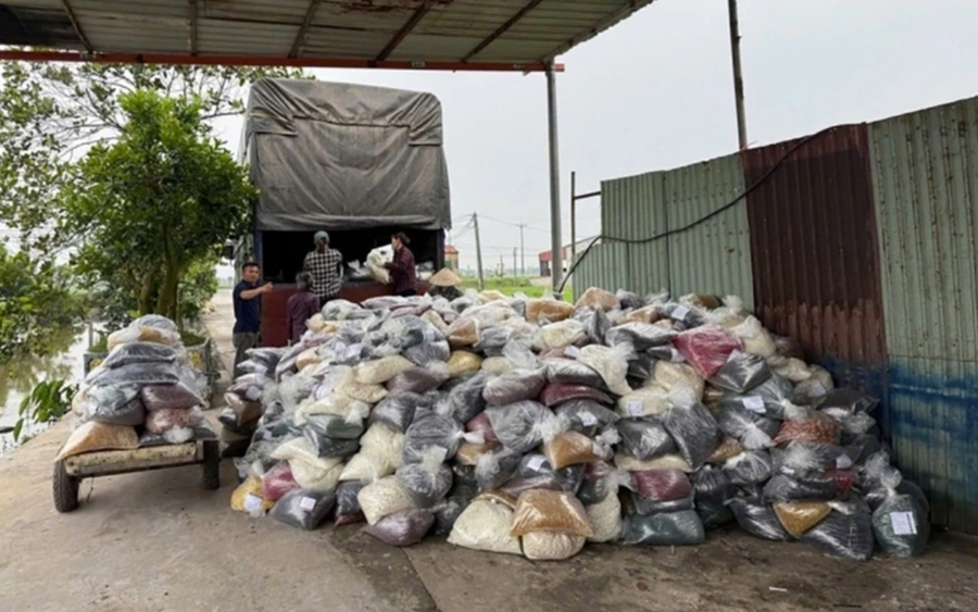 Kho nguyên liệu dùng để sản xuất thực phẩm chức năng giả của Nguyễn Năng Mạnh.
