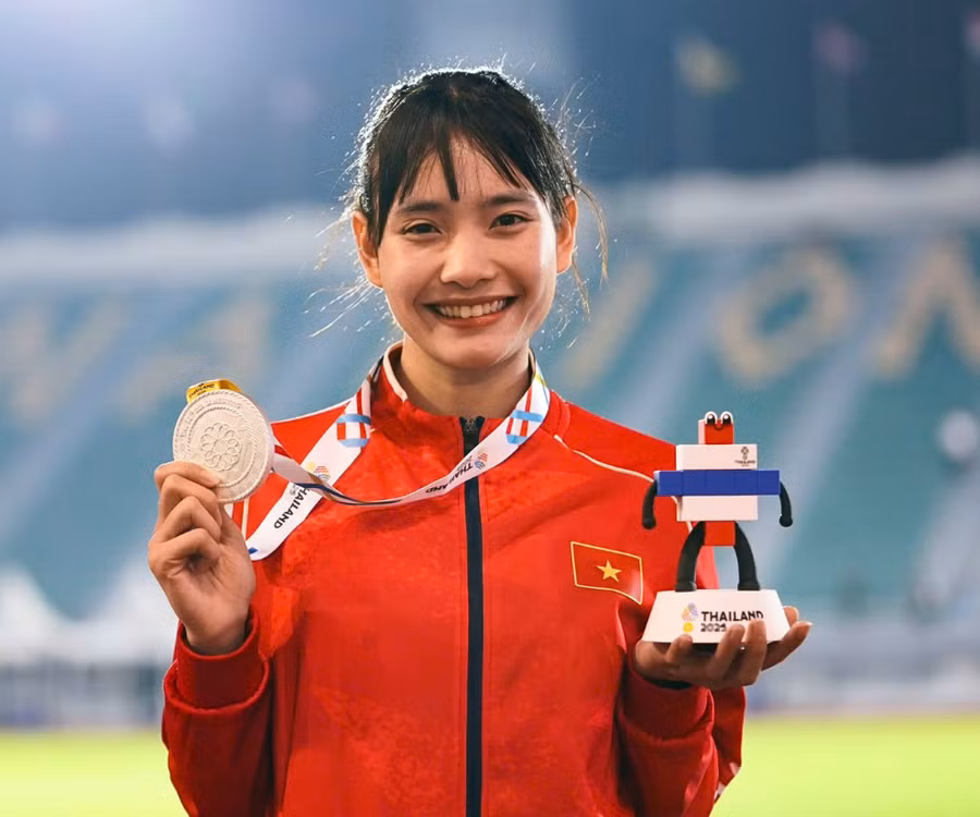  Nguyễn Khánh Linh (sinh năm 2006) giành Huy chương Bạc 1.500m nữ tại Thái Lan. Ảnh: INT.