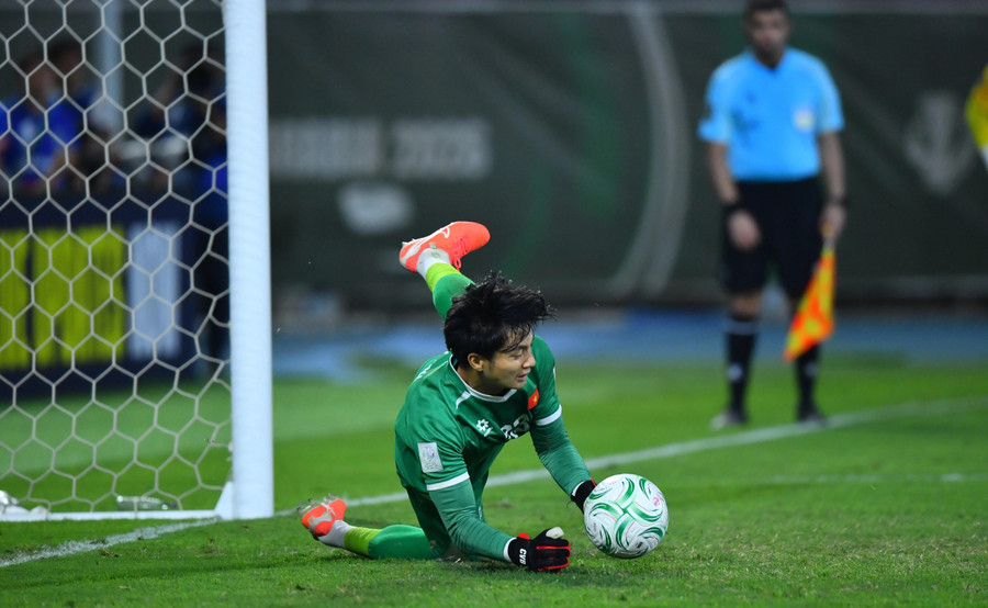 Thủ môn Văn Bình có 10 lần cản phá thành công các pha dứt điểm của U23 Hàn Quốc. Ảnh: AFC.