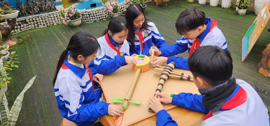 Học sinh tham gia hoạt động văn hóa lành mạnh tại trường học.