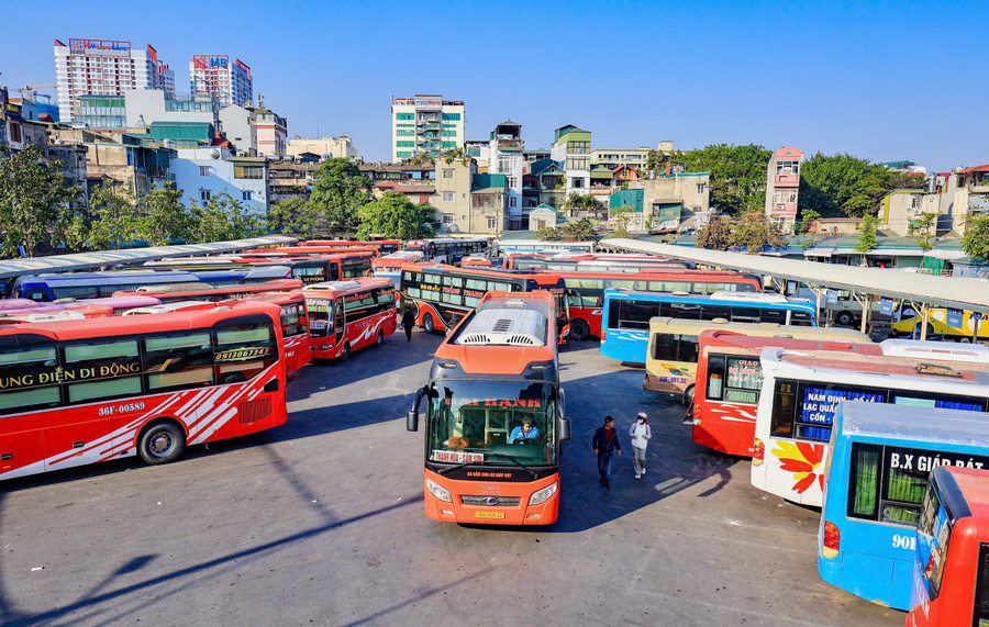 Học sinh, sinh viên cẩn trọng với việc đặt vé xe qua mạng xã hội dịp cận Tết.