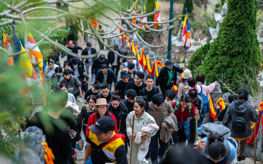 Du khách hành hương về Yên Tử (Quảng Ninh) trong những ngày đầu năm mới. Ảnh minh họa: INT.