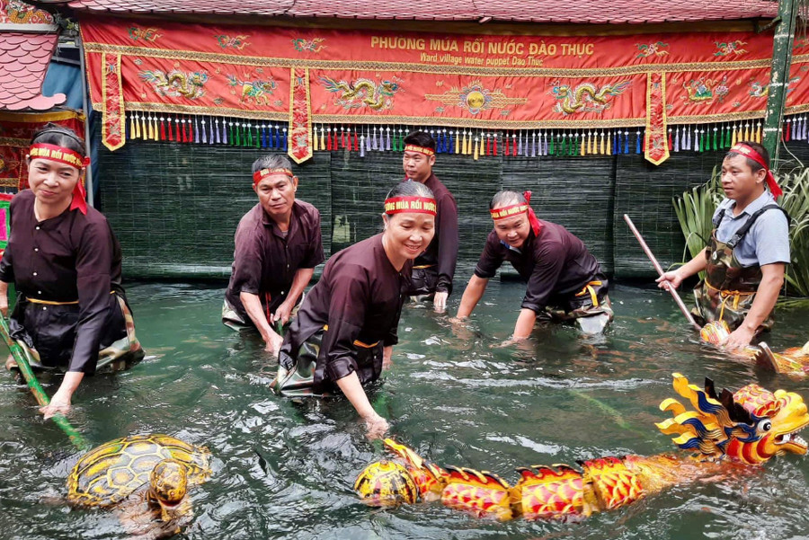 Múa rối nước làng Đào Thục (Hà Nội).