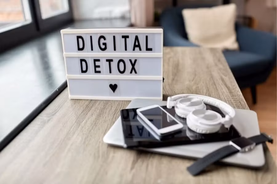 'Digital detox' không phải là từ bỏ công nghệ, mà là sử dụng thiết bị số có chừng mực, chủ động và kiểm soát hơn. Ảnh minh họa: INT.