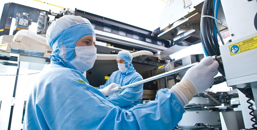 Cuộc đua ngành chip bán dẫn tạo áp lực lên giáo dục đại học toàn cầu.