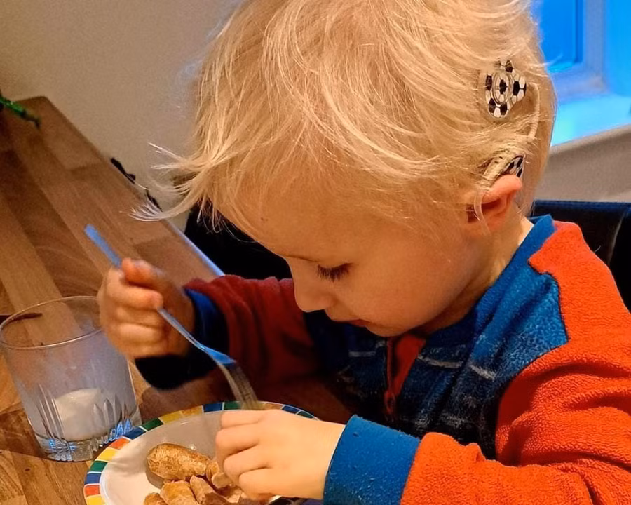 Harvey từng rơi vào trạng thái lo âu khi theo học tại trường mẫu giáo phổ thông. Ảnh: The Guardian