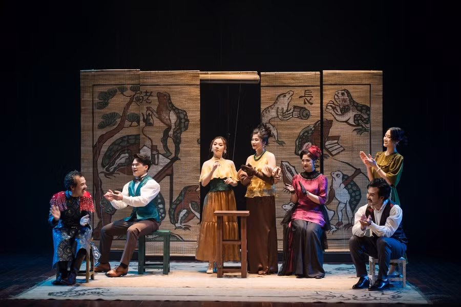 Cảnh trong vở diễn 'Pygmalion'. Ảnh: Thanh Huyền.