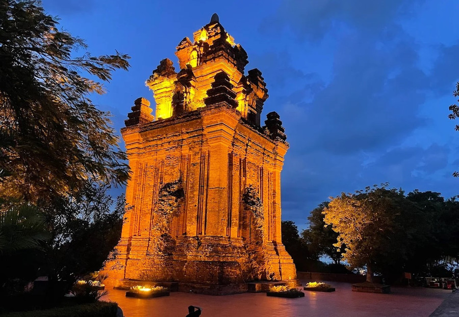 Di tích quốc gia đặc biệt Tháp Nhạn.