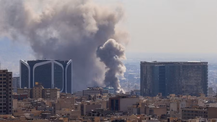 Các dự án cơ sở giáo dục ở Doha và Abu Dhabi bị trì hoãn.