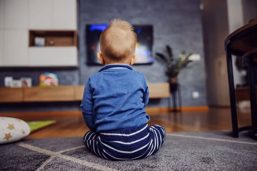 Trẻ sử dụng màn hình nhiều bị giảm vốn từ vựng.